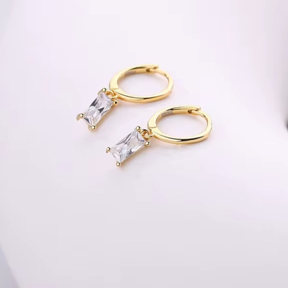 Elegant Gold Hoop Earrings with Clear Stones,Gift box included - Picture 3 of 7